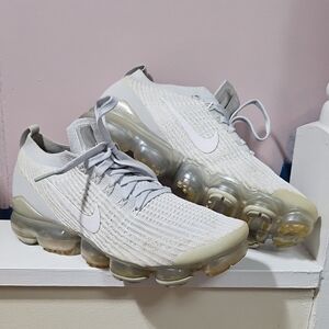 Nike Women's Gray and White VaporMax Athletic Shoes! CLEAN!!